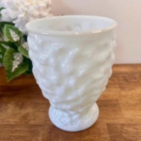 Vintage E.O. Brody Milk Glass Vase White Textured Hobnail Pedestal Cleveland USA - Picture 2 of 6